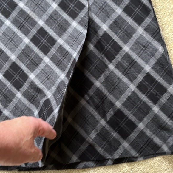Like new gray & black plaid skirt size 12, wide waist band w/3 buttons, East 5th - Picture 3 of 6